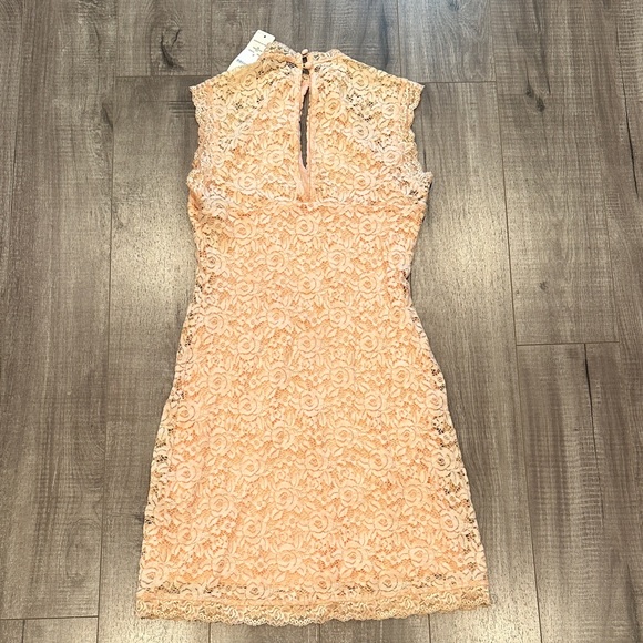 NWT BebeElegant Lace Dress in Peach - Picture 4 of 5